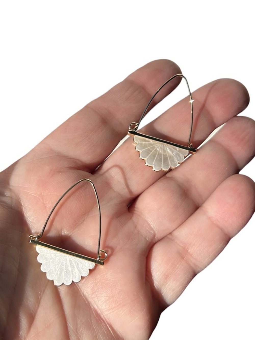 New Gold Shell Design Earrings - Picture 6 of 7